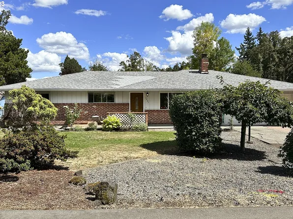 1221 Lafayette Ave, Oregon City, OR 97045