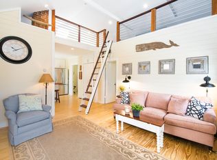 16 Winsor Ave, North Kingstown, RI 02852