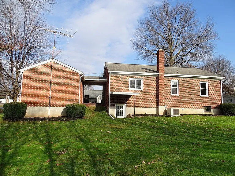 1324 Union Grove Rd — Photo 2