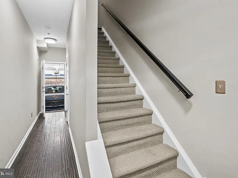 715 Brown St #B — Photo 22