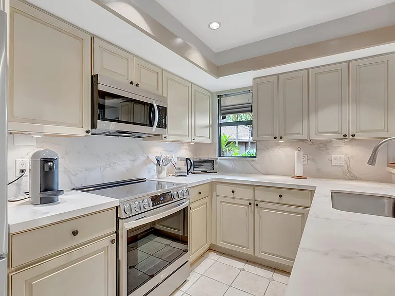 7067 Rain Forest Dr — Photo 2