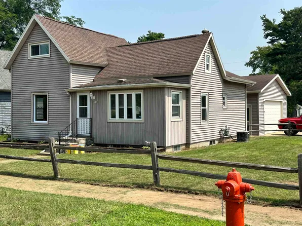 551 Horne St, Redgranite, WI 54970