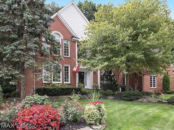 2nd image of 23856 Wintergreen Cir