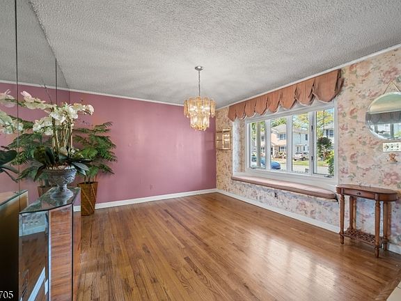 3rd image of 43 Elm Hill Rd
