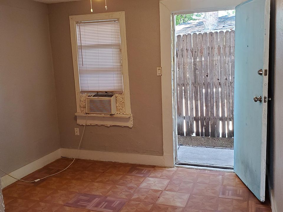 2nd image of 1815 Nomas St #2