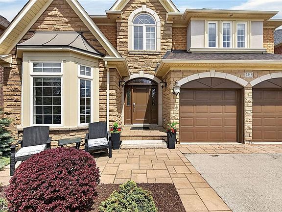 3rd image of 2431 Castlebrook Rd