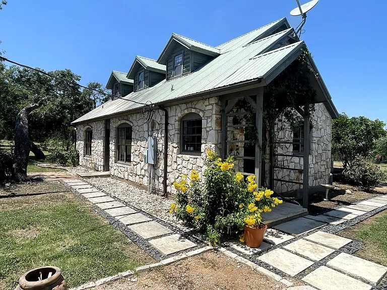 15818 Hamilton Pool Rd — Photo 4