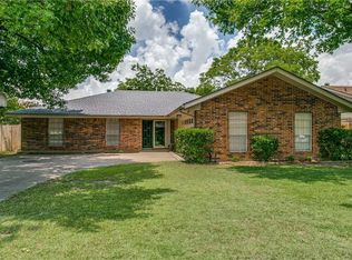 2908 Avonhill Dr, Arlington, TX 76015