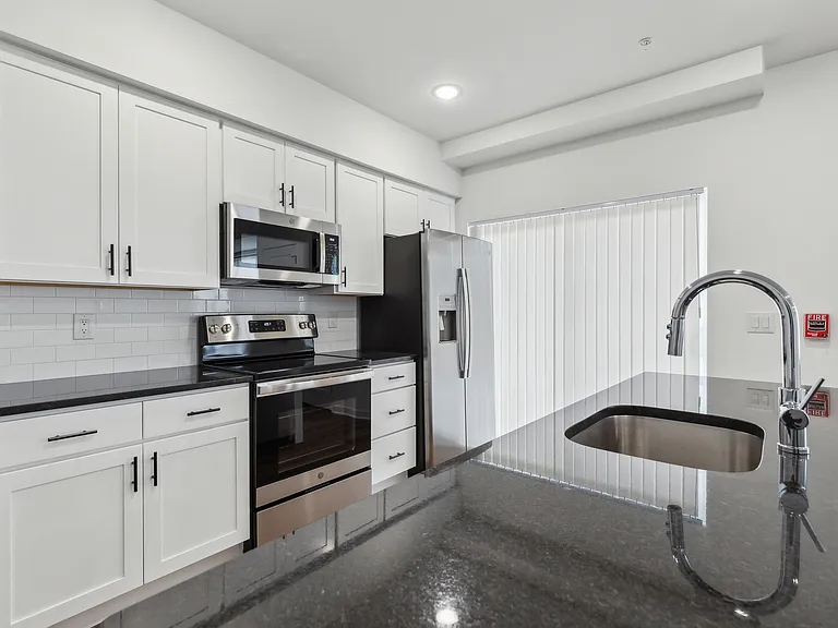 900 Forest Ln #105 — Photo 2