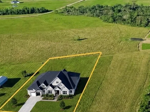 1793 Apache Trl, Angleton, TX 77515