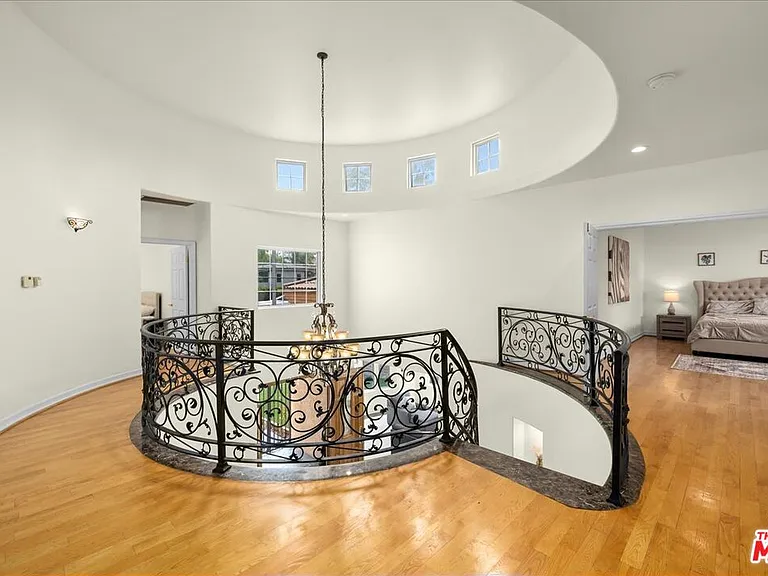 5029 Lemona Ave — Photo 28