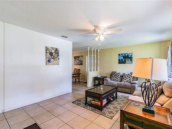5th image of 718 27th Ave S