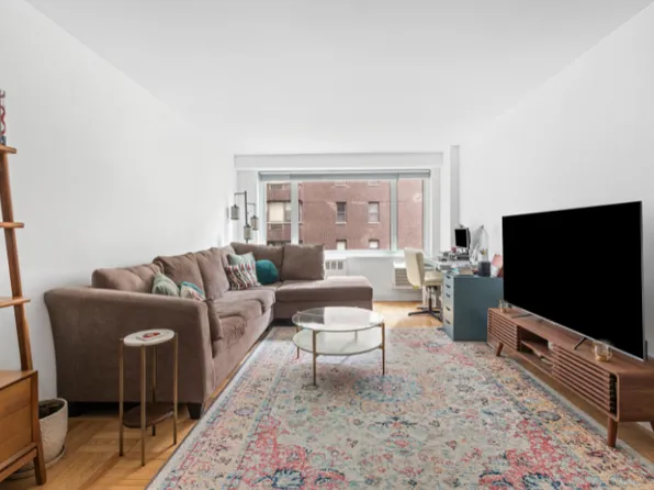 411 East 53rd Street 3B image 1 of 8