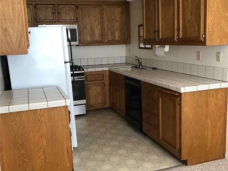 1813 Newport Ave — Photo 4