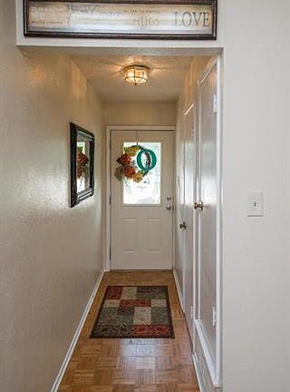 3rd image of 915 Meadowlark Dr