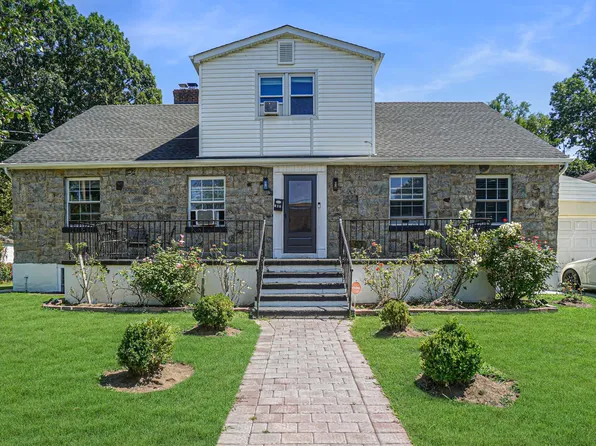 143 S Montgomery St, Valley Stream, NY 11580
