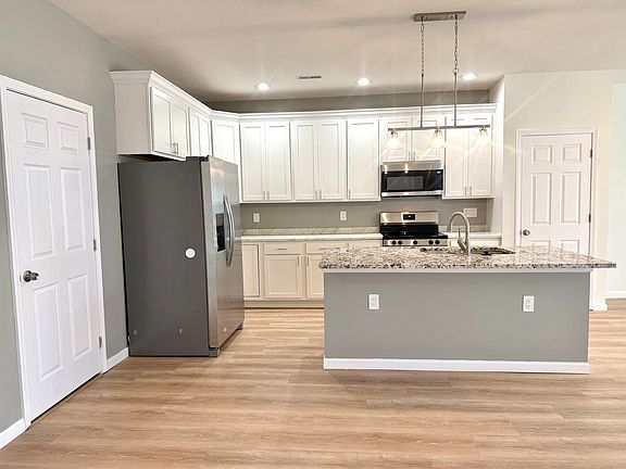 5th image of 1108 Midway Ct