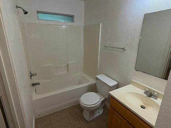 3rd image of 904 S 18th St #B