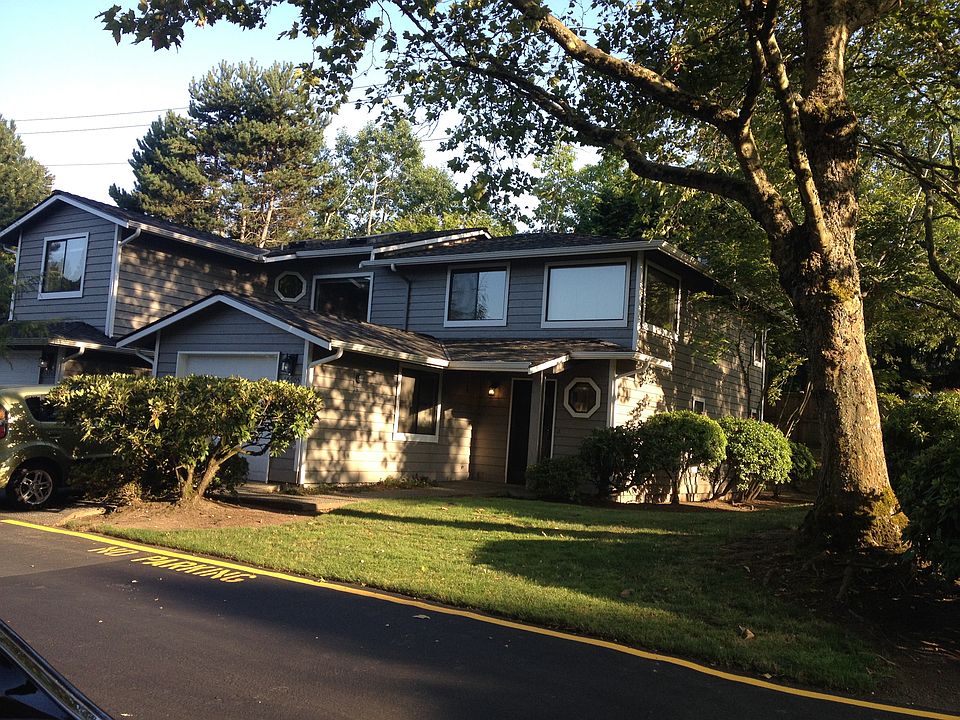 Beautiful end unit condo, quite street