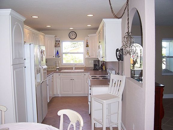 3rd image of 204 Algiers Dr