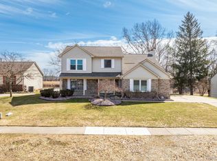 425 Lakes Edge Dr, Oxford, MI 48371