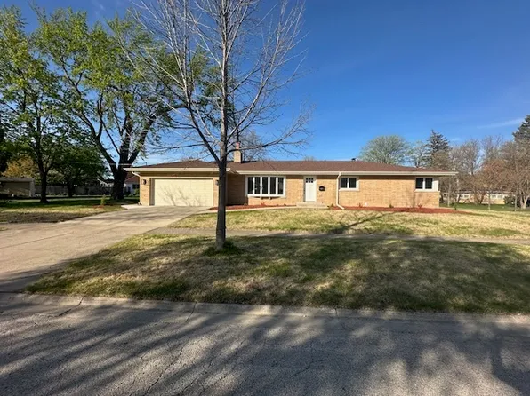 100 W Berkshire Ln, Mount Prospect, IL 60056