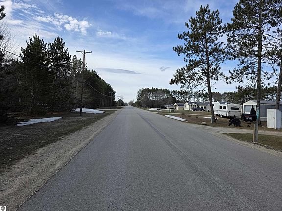 5th image of 1 Cedar River Rd