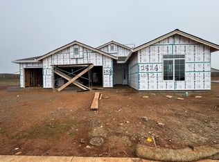 2526 Lawn Ln, Redding, CA 96002