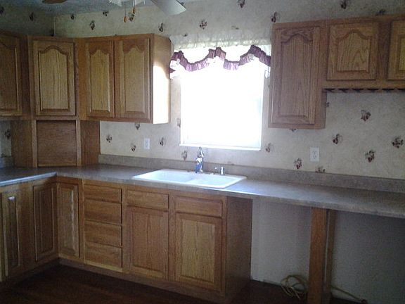 3rd image of 163 Meadowview Cir