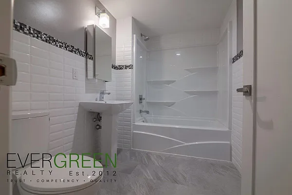 Rented by Evergreen Apartments BK | media 16