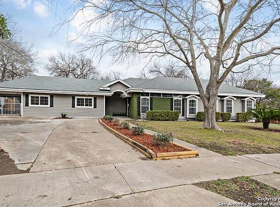 2nd image of 438 E Glenview Dr