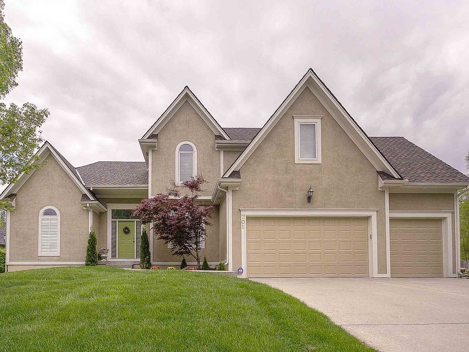1st image of 701 NE Ashmont Pl