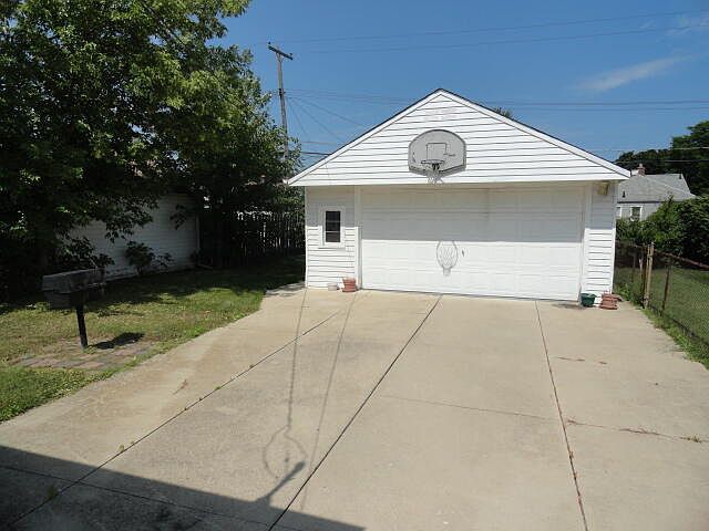 19317 Woodside St, photo 3