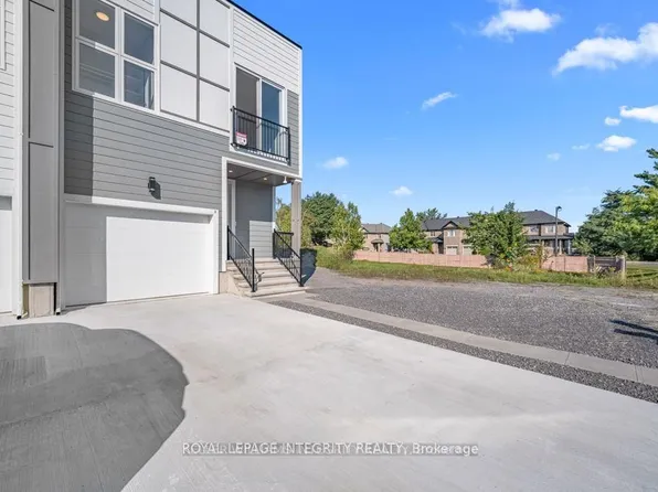 875 Contour St #A, Ottawa, ON K1W 0G6