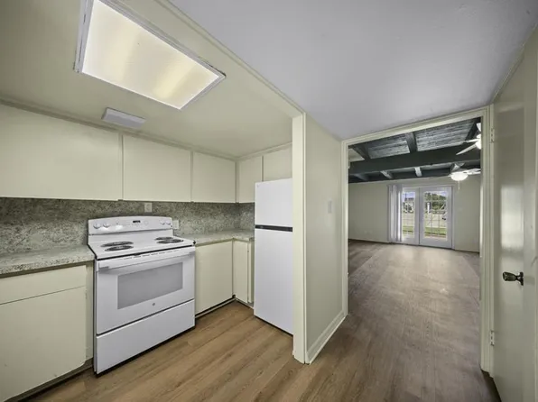 208 E Starr Ave APT 1, Nacogdoches, TX 75961