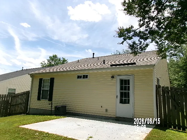2011 Kansas City Dr — Photo 5