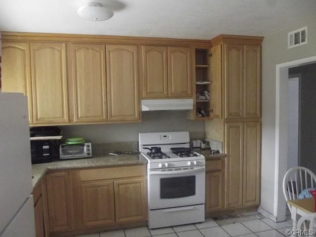 2nd image of 1530 E Olive St