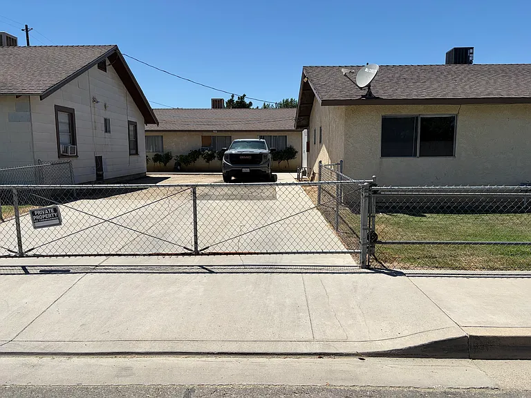 Maple Ave — Photo 4