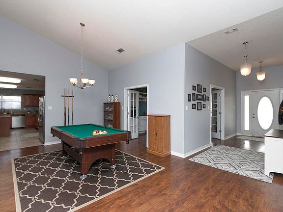 4th image of 15324 Camelot Dr #D