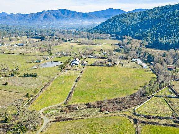 2nd image of 320 Caves Camp Rd