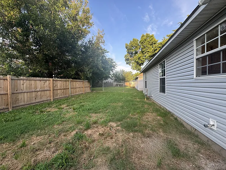 1502 Crescent St — Photo 14