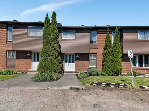 3105 Stockton Dr #25, Ottawa, ON K1T 1R6