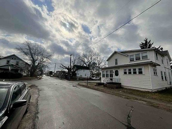 5th image of 586 Henry St