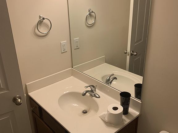 Full bathroom #1