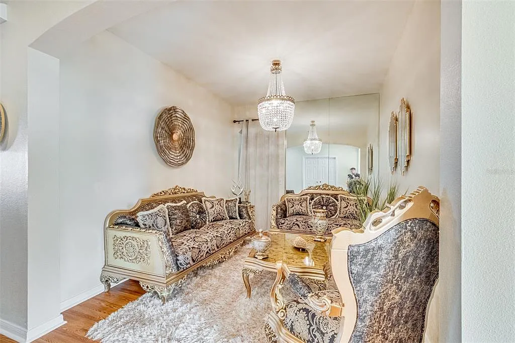 3 bed, 2.0 bath, 1841 sqft, $2,400 — Photo 4