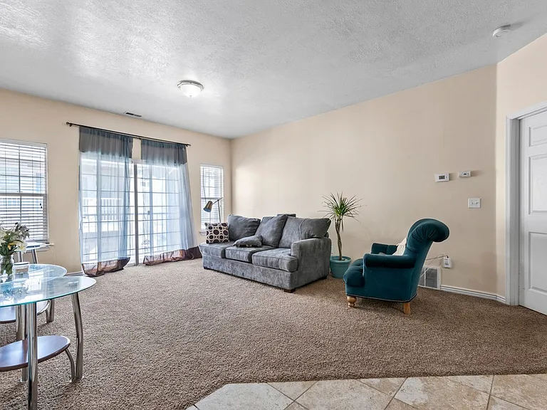 454 N Seven Peaks Blvd #317 — Photo 2