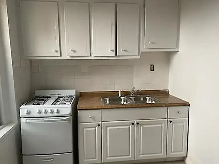 1845 Hobart Ave #2D — Photo 3