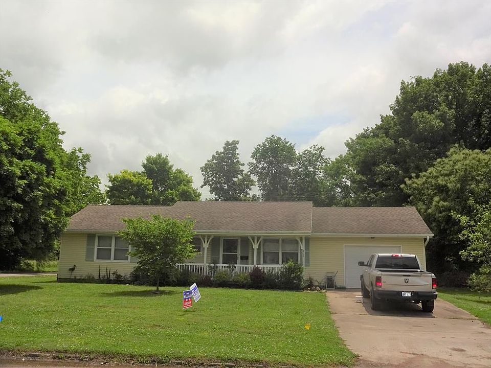 2nd image of 801 E Main St