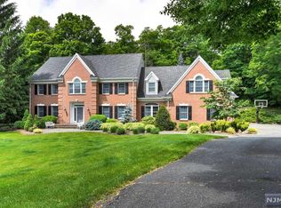 798 W Shore Dr, Kinnelon, NJ 07405
