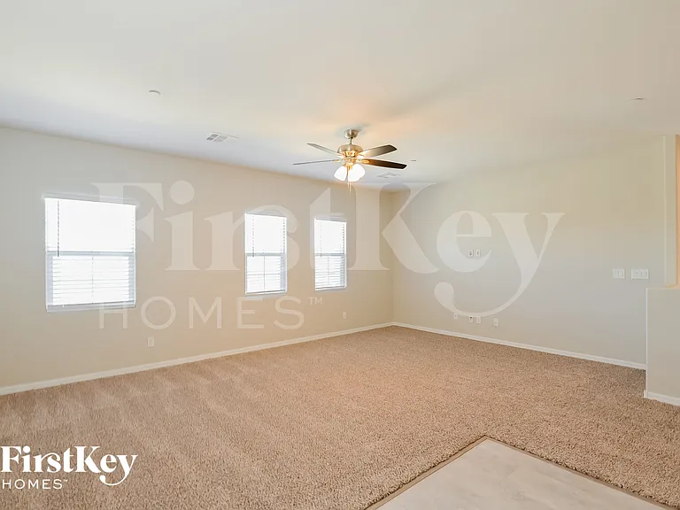838 N Water St — Photo 6